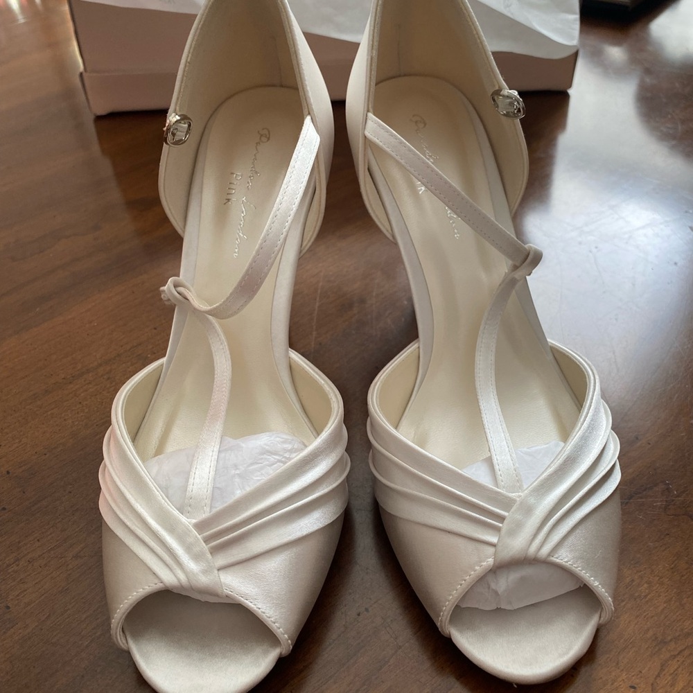 NWT Paradox London Pink Belvoir Heels